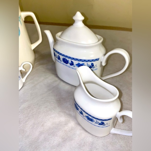 🌸 Vintage (1950-1960’s) White and Blue Floral Tea Set - Picture 3 of 7